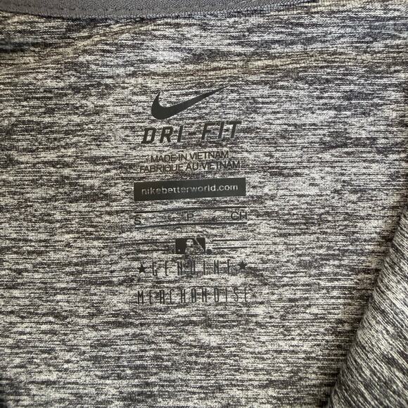 Nike New York Yankees Fitted Running Shirt Small Pullover Long Sleeves Gray Zip - Picture 14 of 15